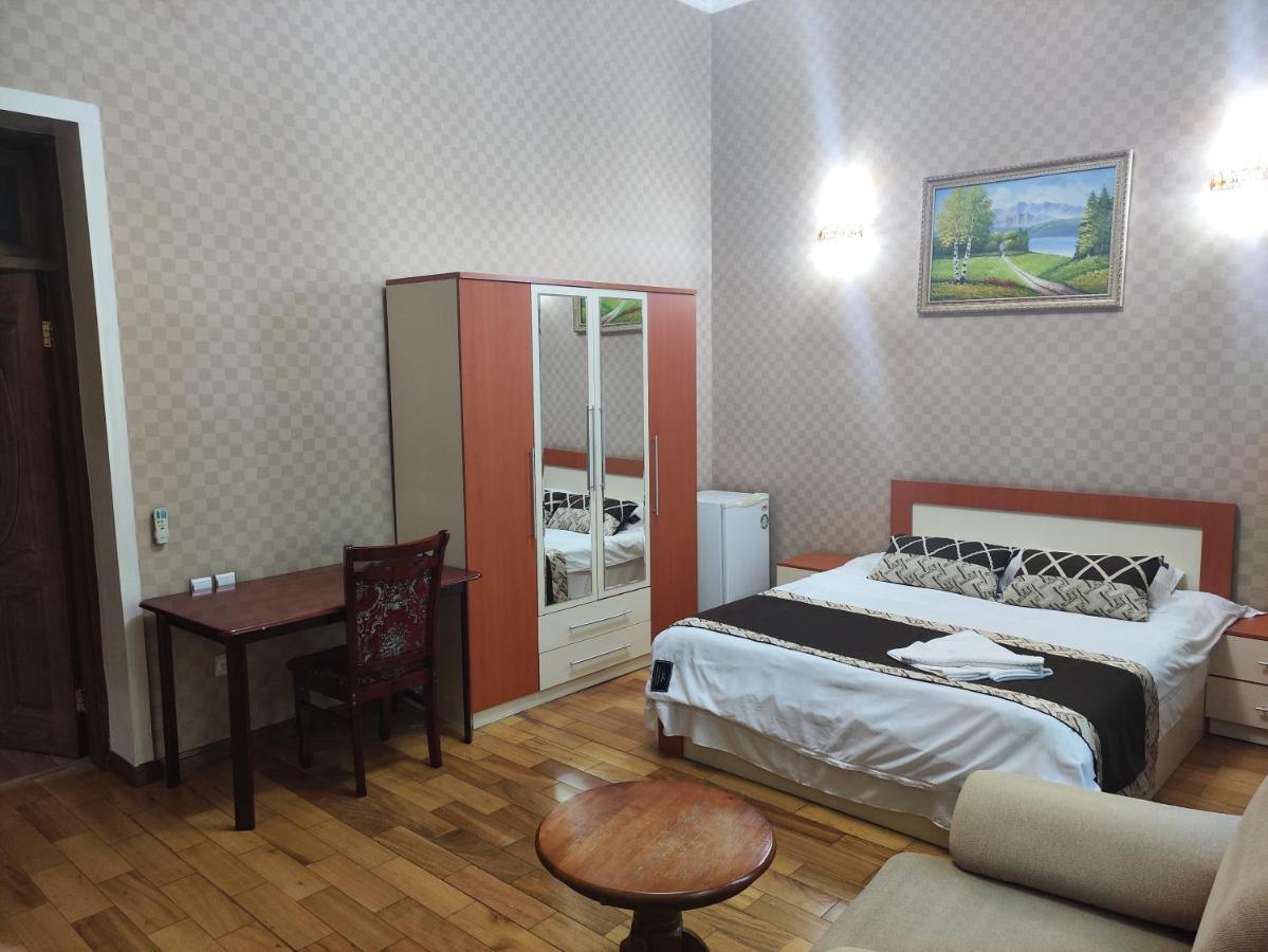 Almos Hotel Dușanbe Exterior foto